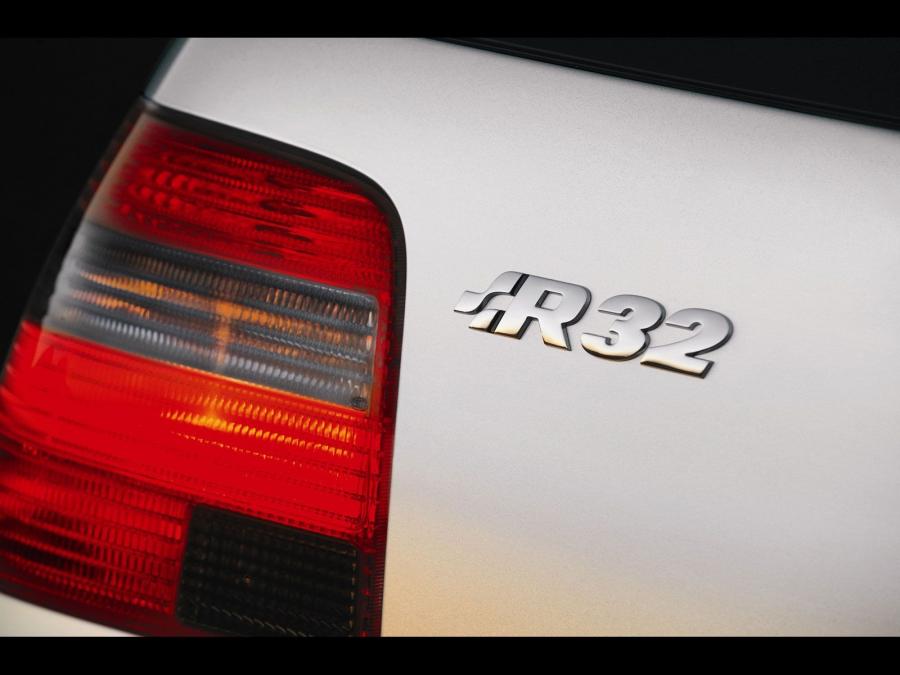  Volkswagen Golf R32 2004 года  (фото 5 из 12)